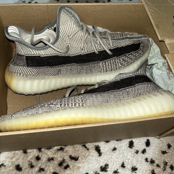 Size 10 - adidas Yeezy Boost 350 V2 Low Zyon